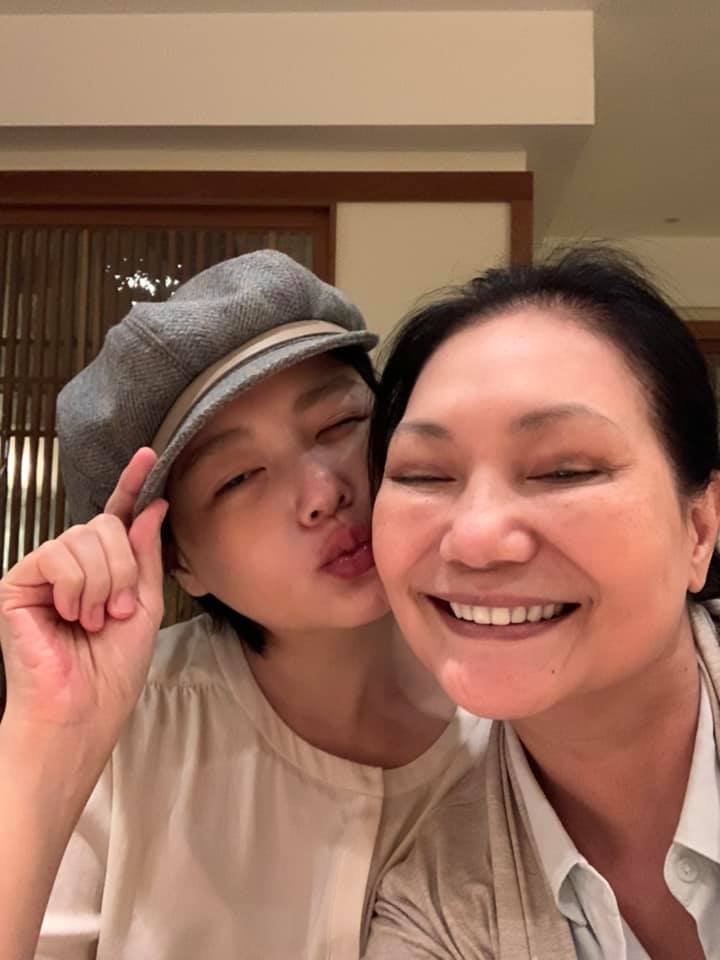 汪小菲带父亲和大s妈妈聚餐,汪小菲和s妈同框给小玥儿庆生