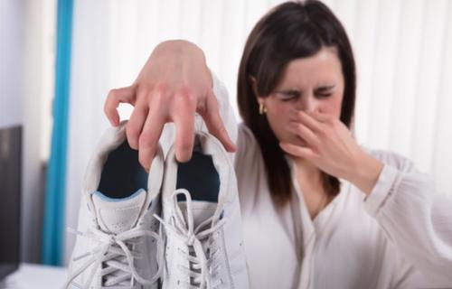 夏天脚臭脚痒怎么办最有效,夏天去除脚臭最简单的方法