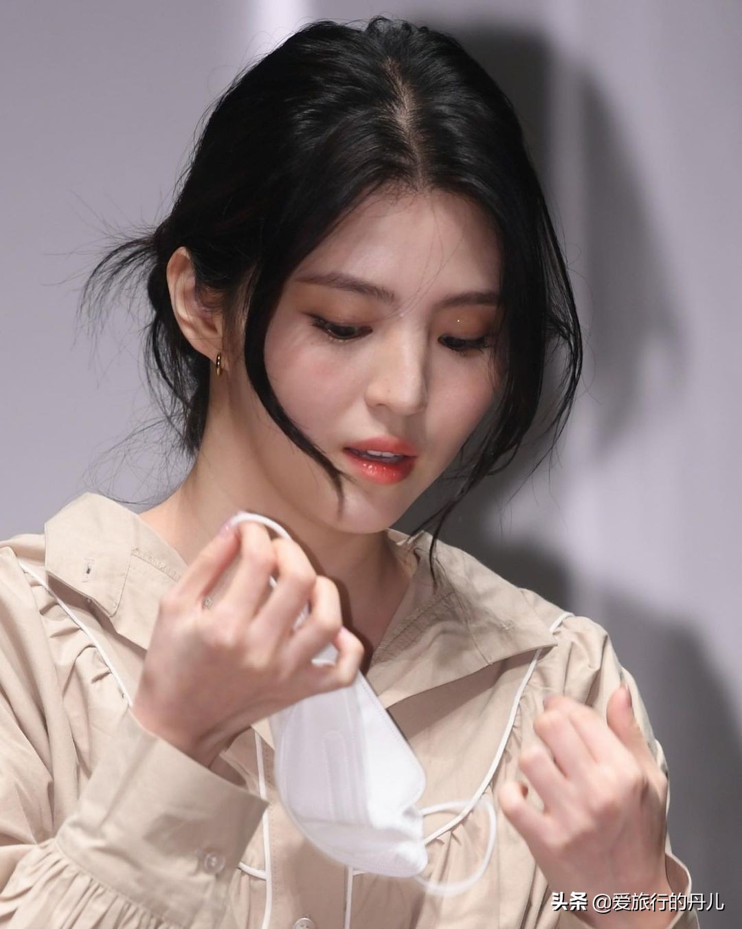 韩国女星韩素希红发,韩素希穿搭欧美绿色裙子