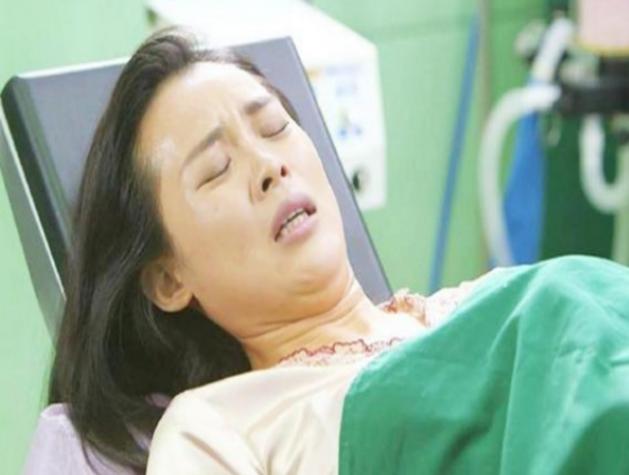 顺产后医生给掏出血怎么回事,顺产后医生为什么用手掏肚子