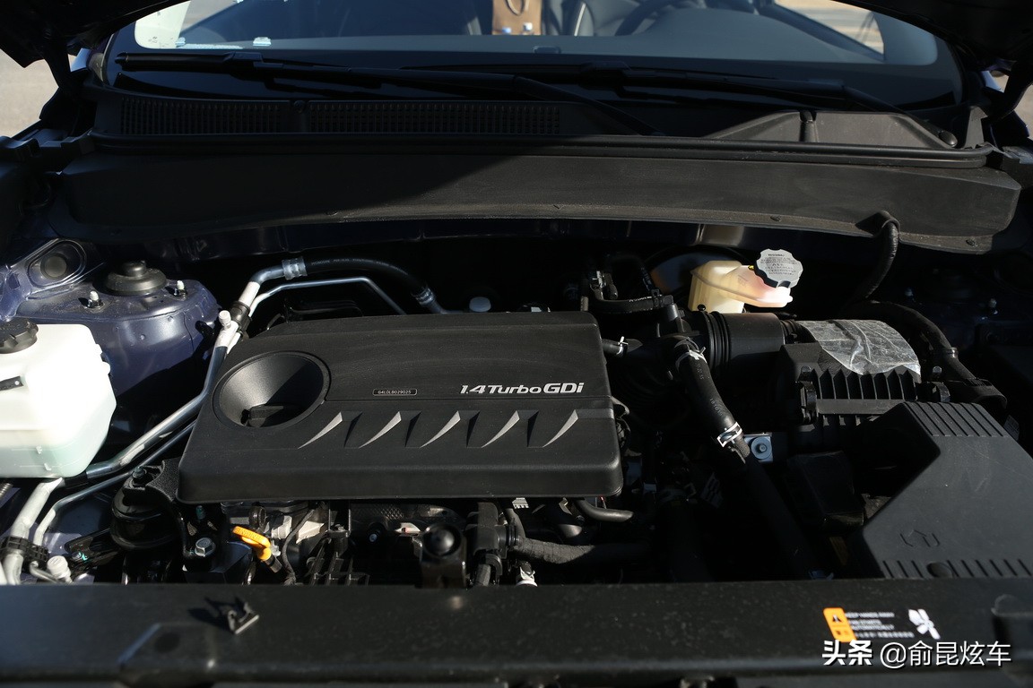 试驾黑色全新北京现代ix35,最新款2.0升北京现代ix35试驾