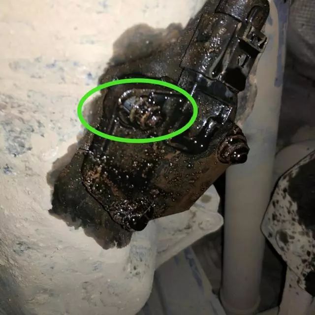 大众迈腾发动机漏油维修费用,迈腾发动机漏油维修视频