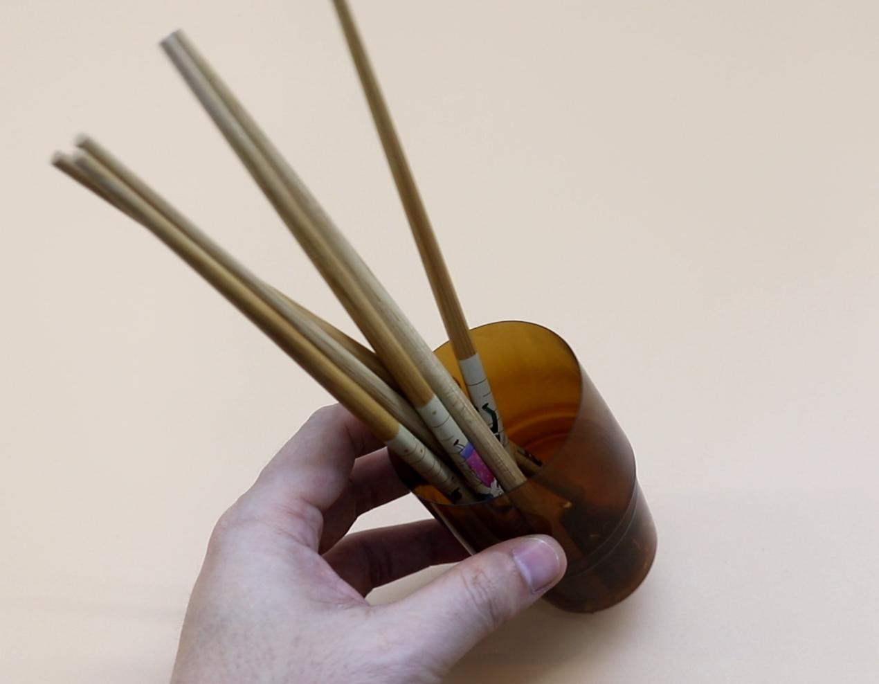 用塑料瓶做厨房收纳东西的用具,生活实用小妙招剪塑料瓶视频