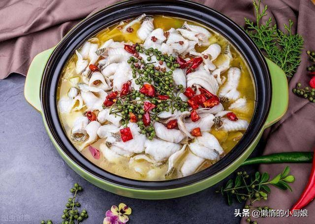 草鱼肉片怎么做最好吃又嫩,草鱼最好吃做法香嫩爽口汤汁浓厚