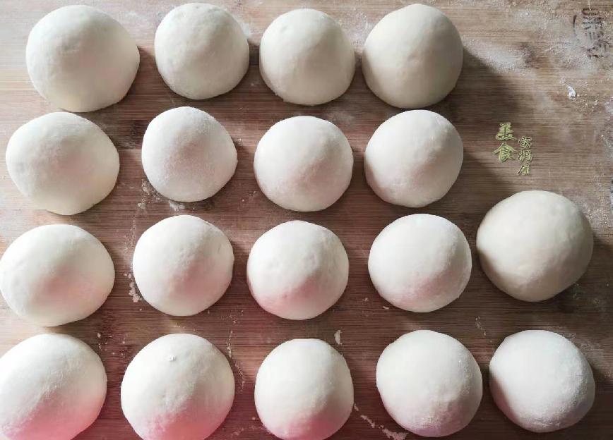 冬天孩子咳嗽，用梨做成水果馒头，孩子特别爱吃还可缓解预防咳嗽