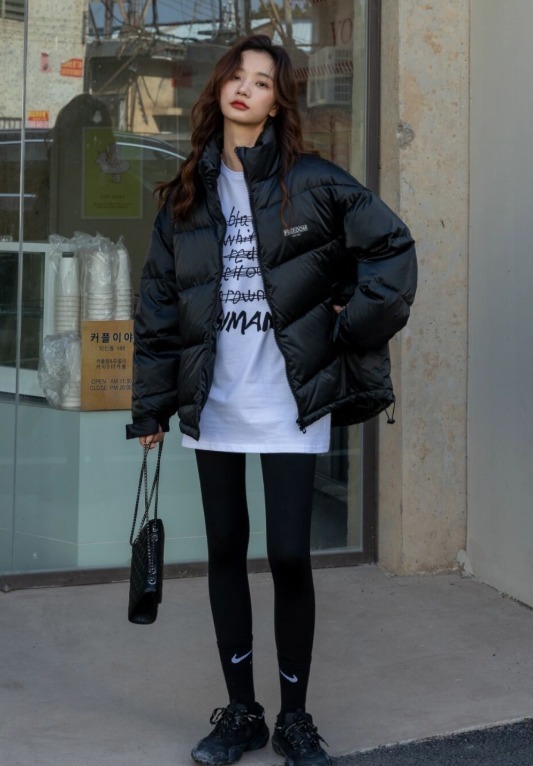 什么裤配裙子裤子显瘦又保暖,穿来穿去还是t恤最舒服又大方