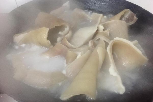 猪皮冻的正确做法方法简单易学,猪皮冻怎么做才能又滑又好吃