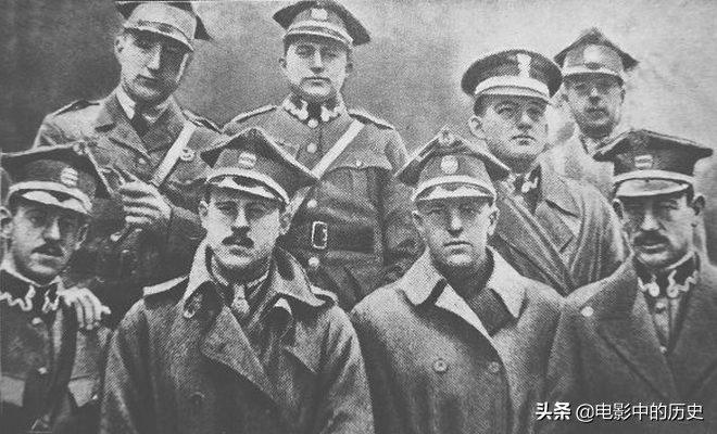 1920苏波战争中的美国志愿飞行员，其组织者后来拍了电影《金刚》