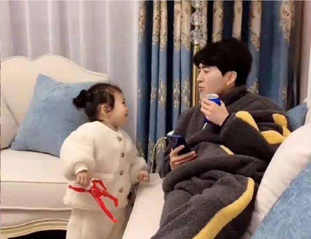 女儿喝可乐上瘾，宝爸教科书般的做法，设计帮忙“戒瘾”