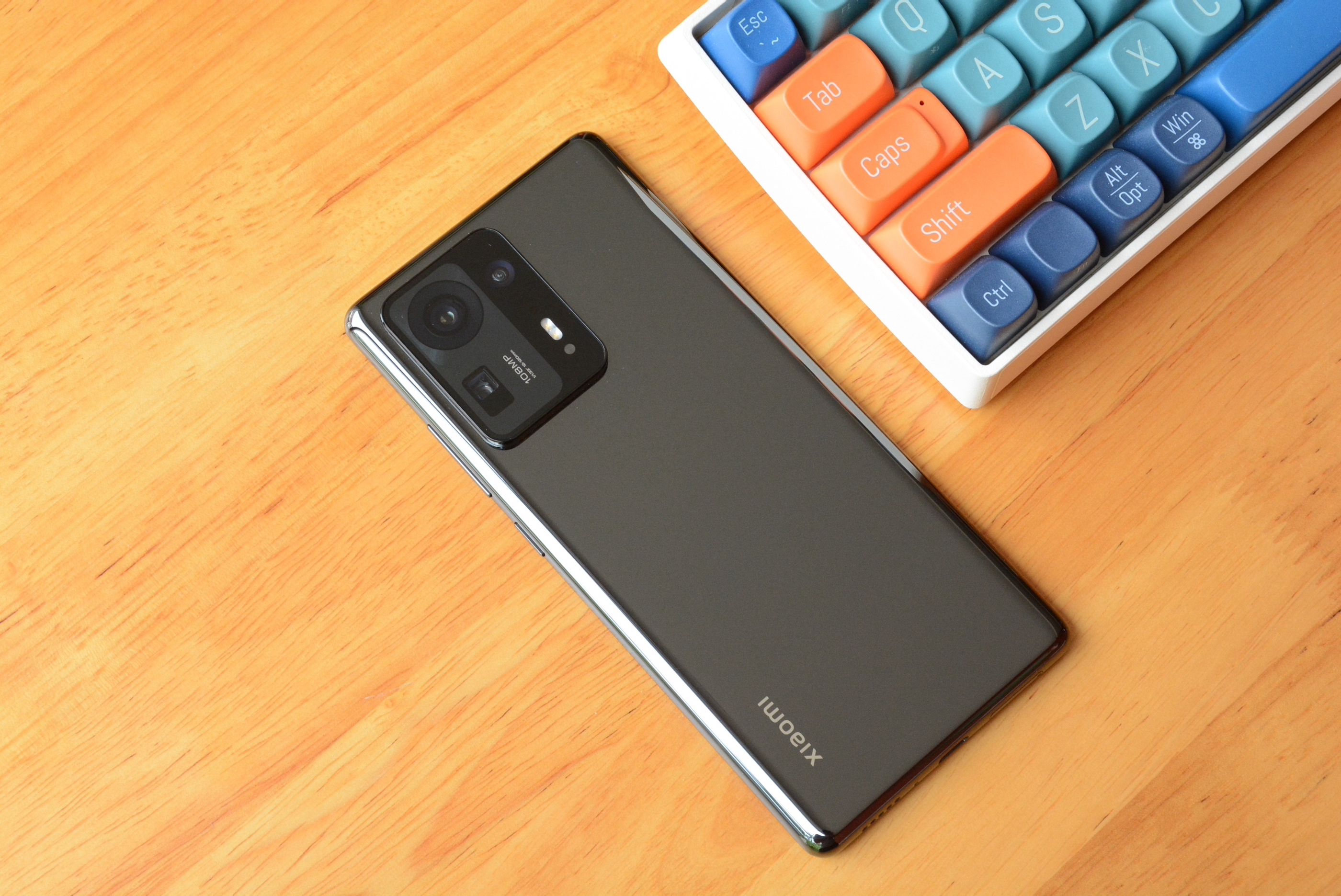 小米MIX4应该买陶瓷白？体验一天后才发现黑色才是真香