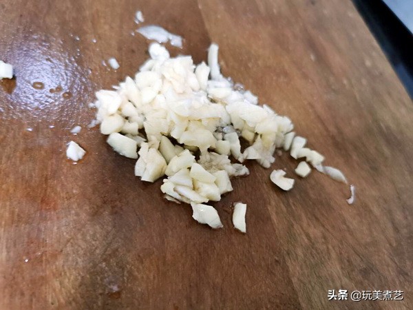 酸豆角怎么弄才好吃,酸豆角腌咸了要怎么变淡的