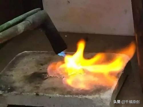 金镯子出现白斑,金镯子有白斑怎么解决