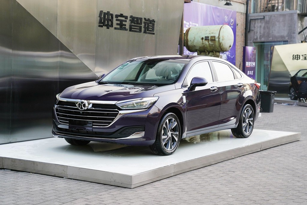 绅宝智道跟长安cc哪个好,12万买长安睿骋cc值吗