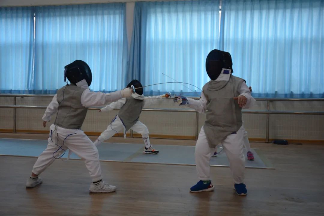 华立中英文学校是不是贵族学校,华立中英文学校升学