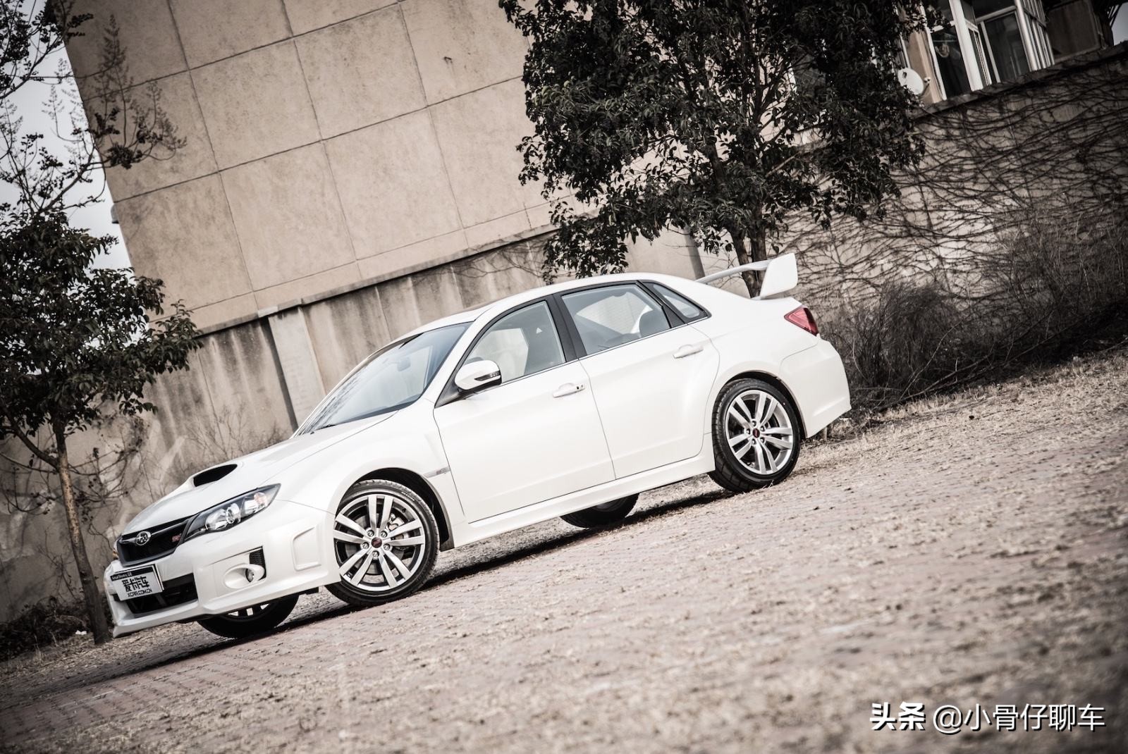 斯巴鲁跟evo的故事,宝马m2对比三菱evo斯巴鲁翼豹