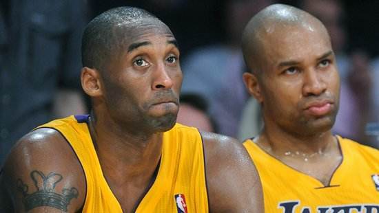 科比投篮被打手,科比投篮被打了一下还投进了