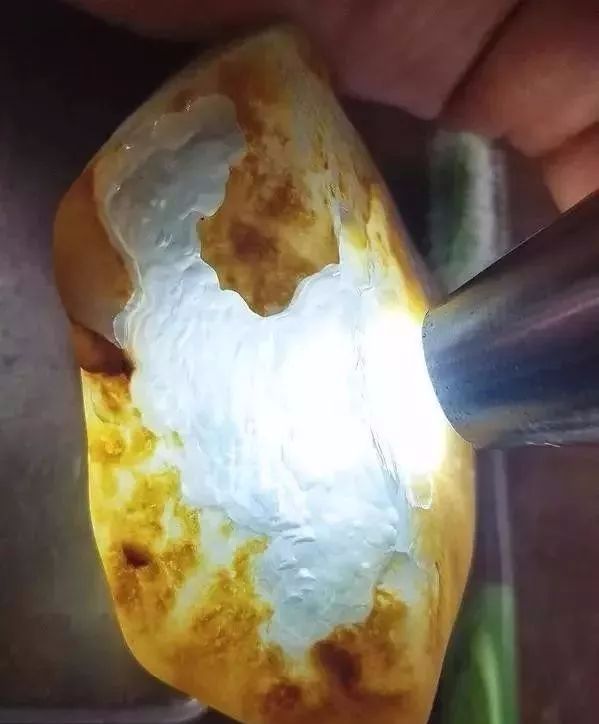 缅甸各个场口翡翠原石特征,缅甸各场口各出什么料子