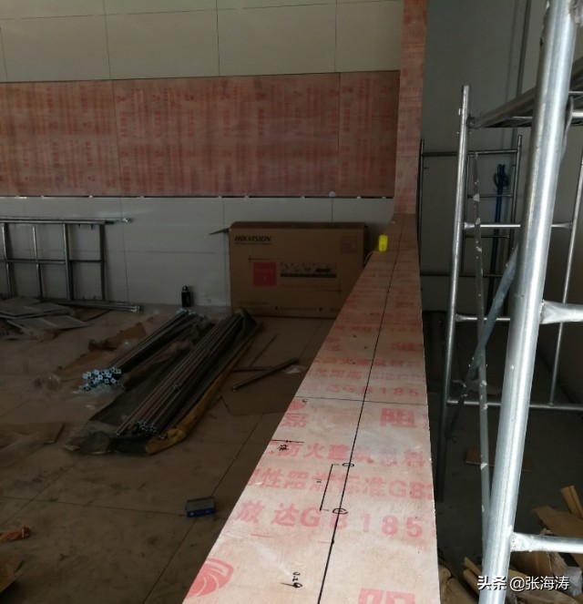 一万没赚到还花几万,拼接大屏幕支架规范