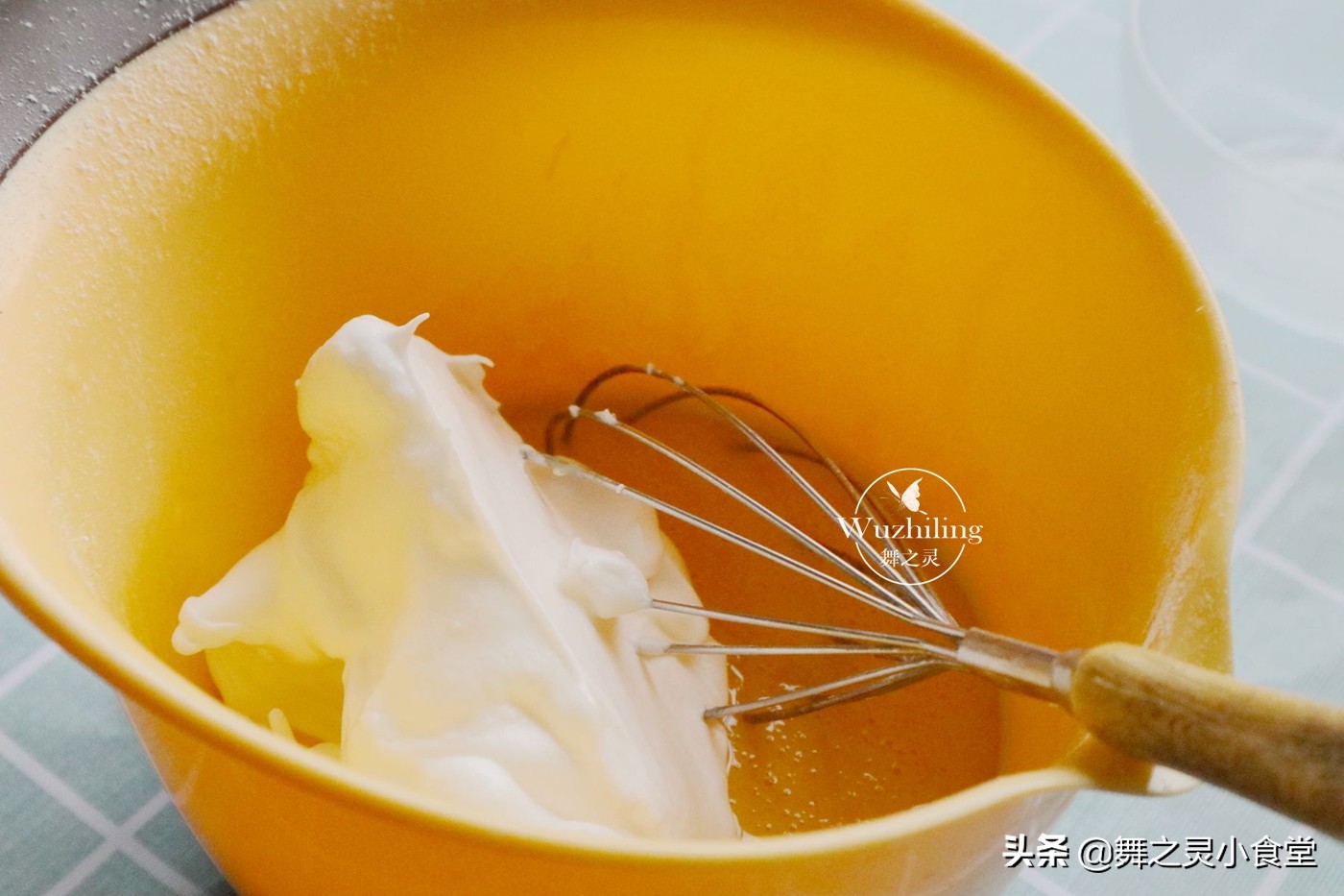 做好的蛋糕有点硬怎么回事,为什么做的蛋糕塌陷和不蓬松