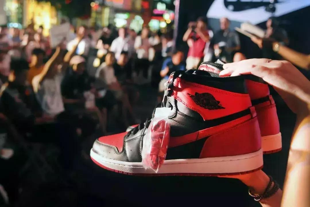 95后脚下，踩着几千亿的大生意