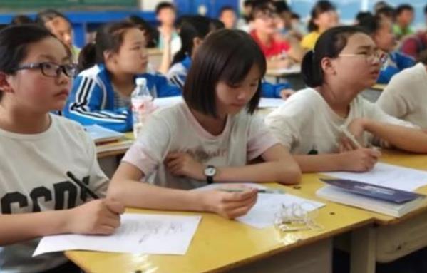 近5亿人看北大附中上学的一天，和衡中形成很大反差，是真是假