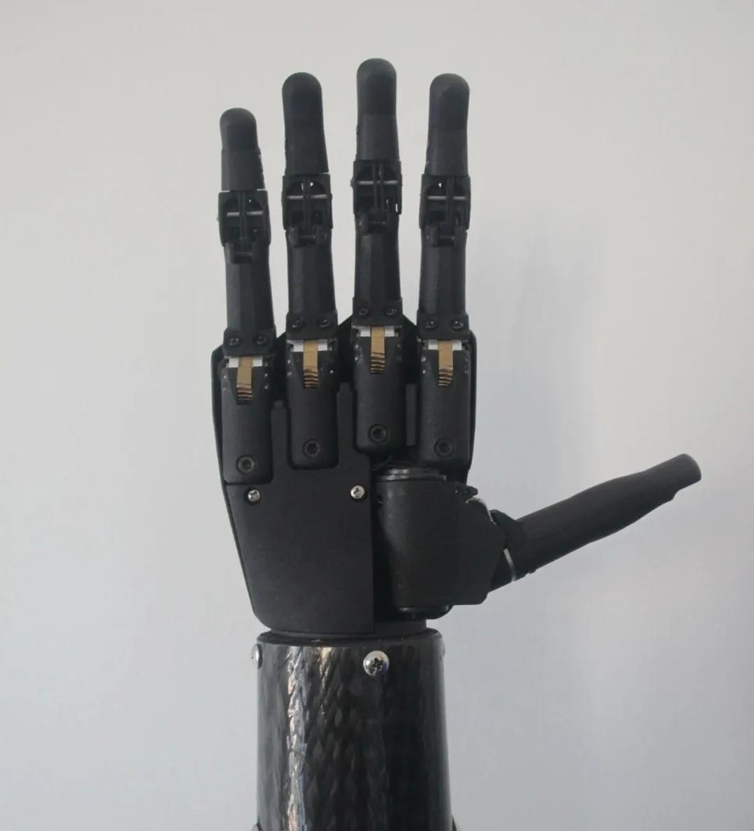 这只机械手太硬核！由失去手指的机械工程师独立打造