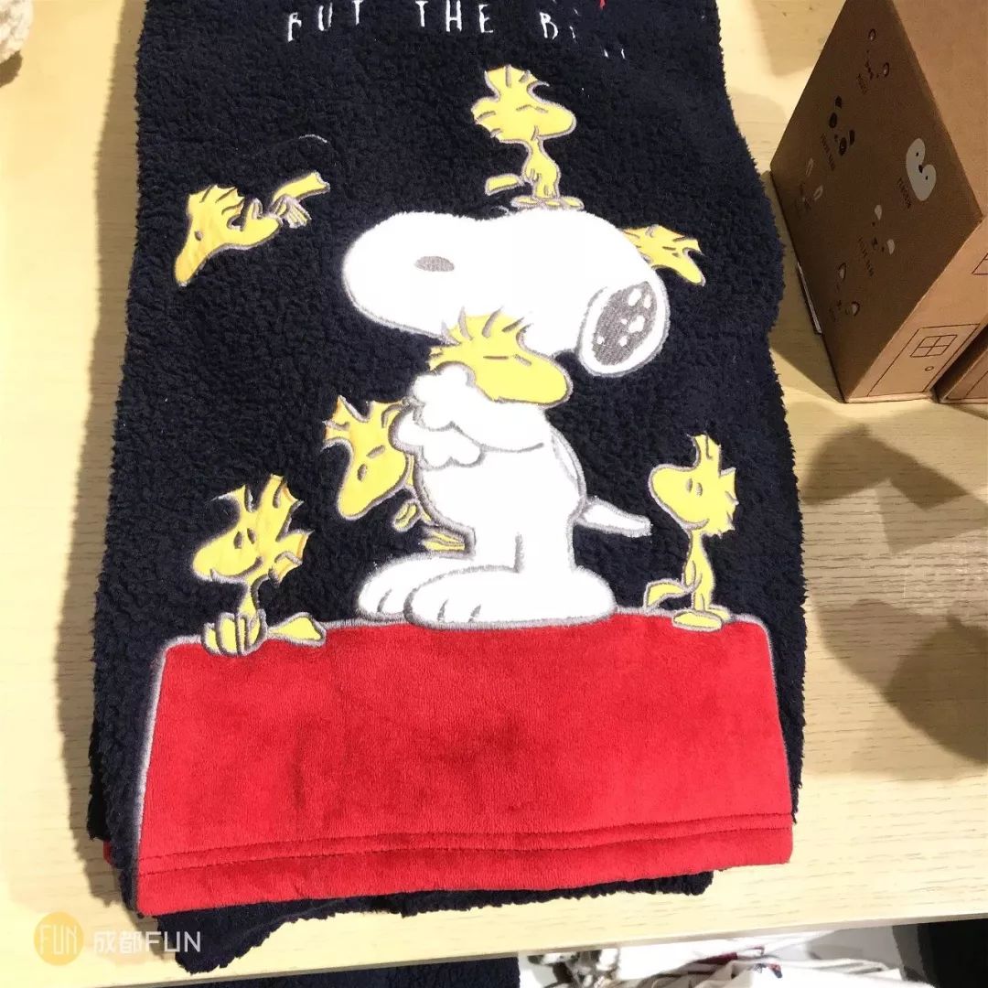 moschinohm合作款,hm和星际联名