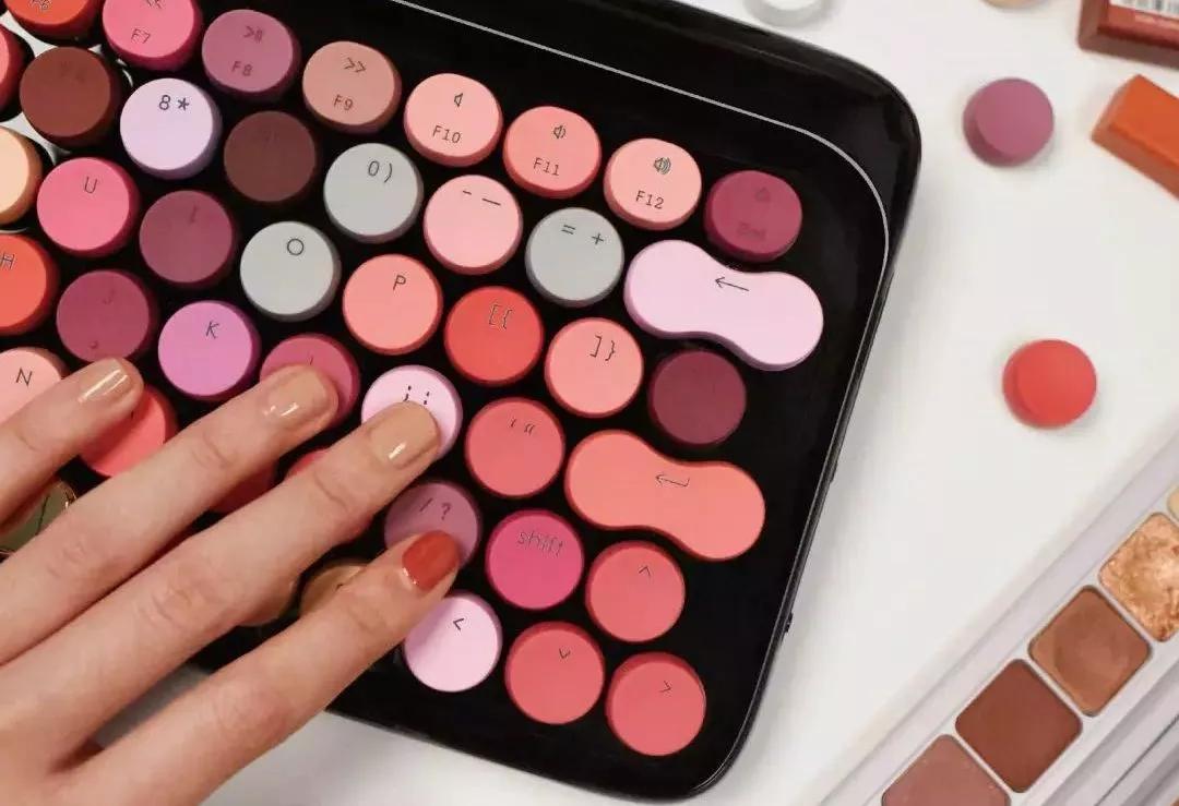 男朋友看到就想带回家私藏的“口红”机械键盘，安卓苹果一键切换
