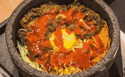 喜葵石锅拌饭有多少品种,喜葵石锅拌饭酱料熬制