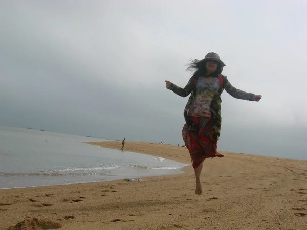 一个人在海边玩一天,一个人在海边怎么玩