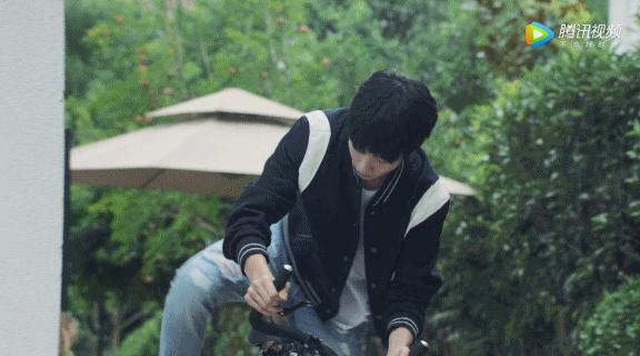 敢买戚薇牌机器人吗？专门拆散别人家庭的那种