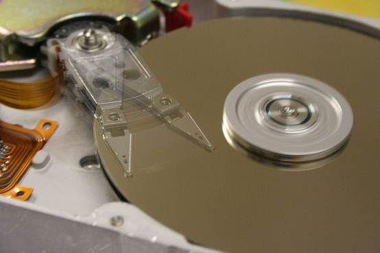 ssd硬盘和sas硬盘哪个性能好,ssd硬盘与sas硬盘区别