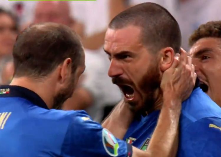 书写45年历史，他拯救绝境中的意大利！赛后霸气怒吼：足球回罗马