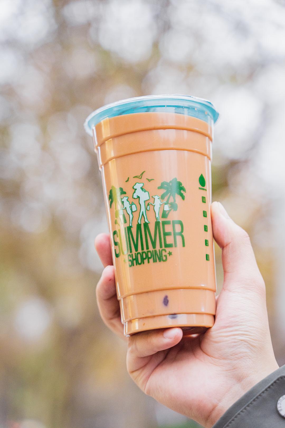 就这家连门都没有的2㎡小店,居然能在上海红17年?