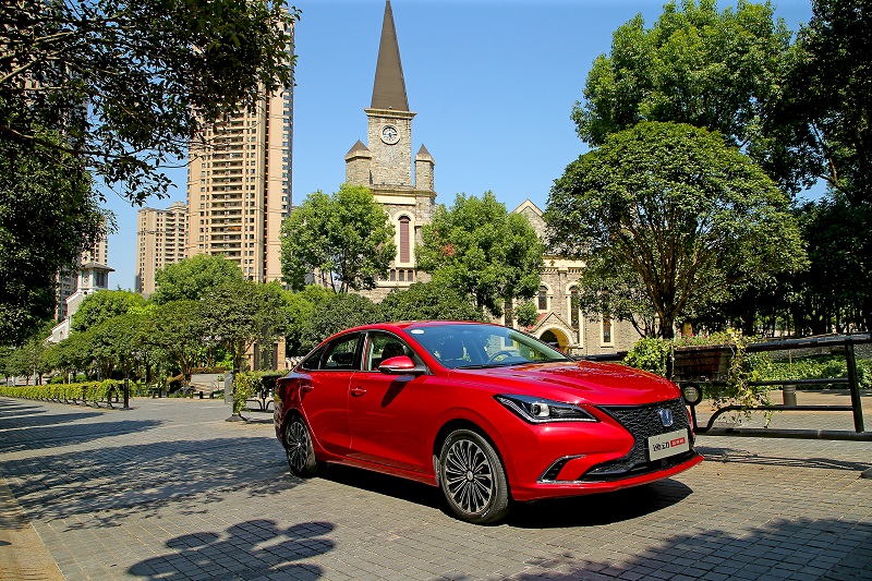 长安逸动选1.6l还是1.4t的,长安逸动蓝鲸有哪些优点和劣势