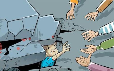 汶川地震被埋的人怎么处理,汶川地震被埋在废墟里如何自救