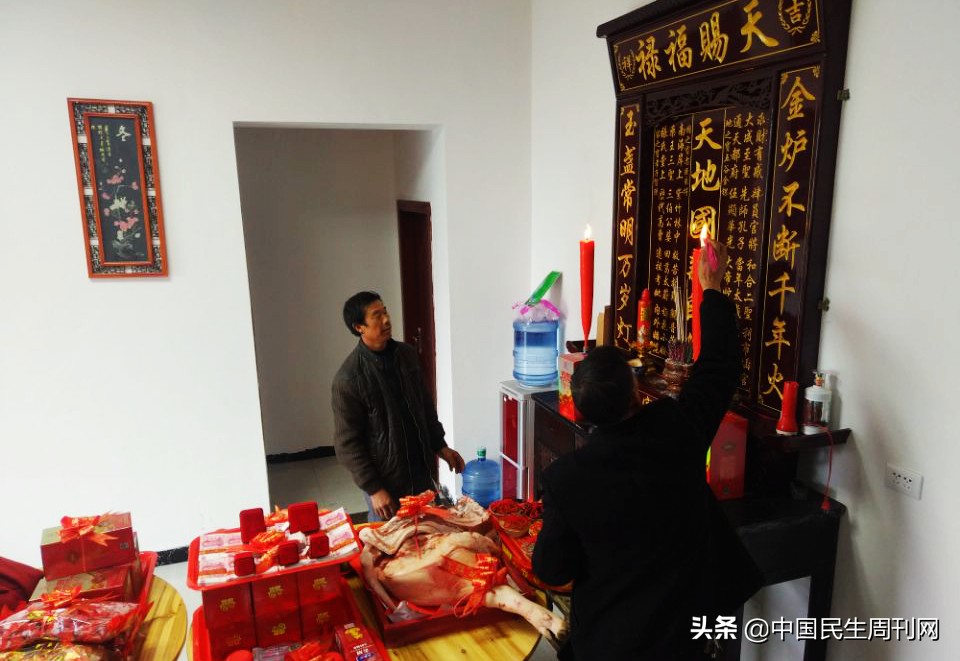 139999加“三金”，农村攀比式的婚礼，让很多未婚小伙谈婚色变