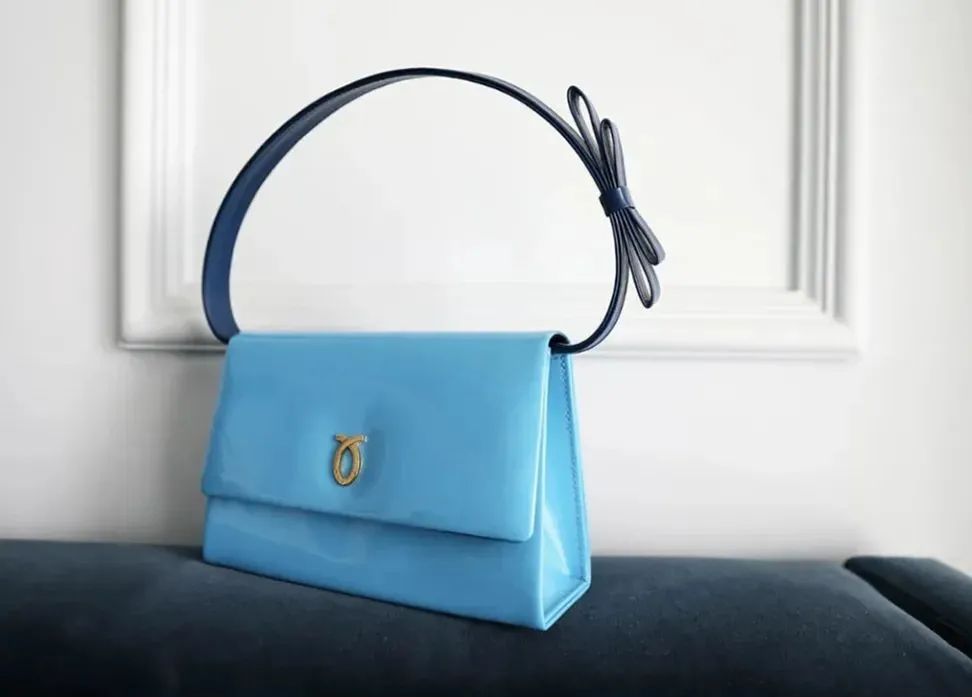 英国女王拿过的包包,英国伊丽莎白女王二世包包