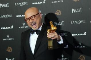 恭喜山争哥哥喜提金马影帝,《我不是药神》背后故事你看懂了吗?