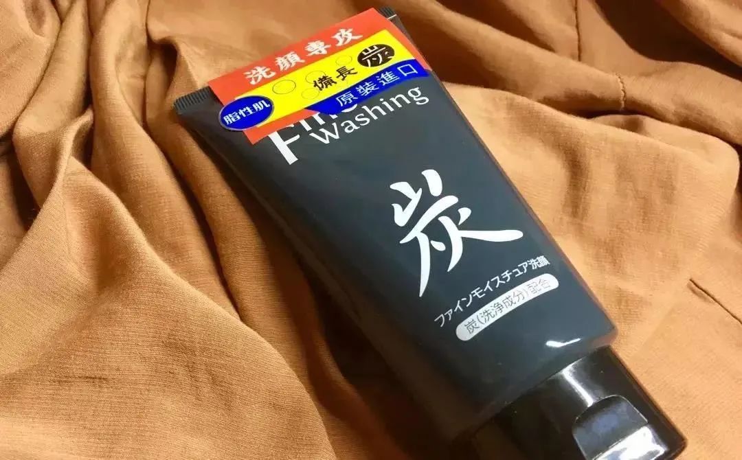 抖音上爆火去螨虫黑头的洗面奶,全网很火男生洗面奶