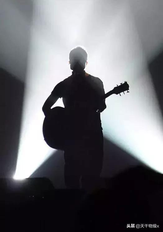 许巍生活不止眼前的苟且,许巍追逐我们心中的诗和远方