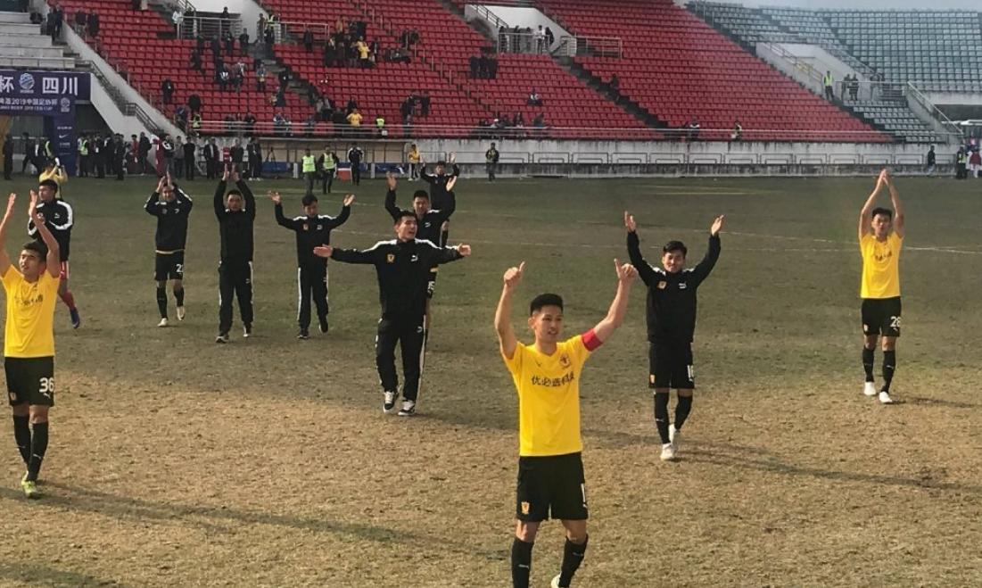 专业足球场允许开演唱会吗,专业足球场可以开演唱会