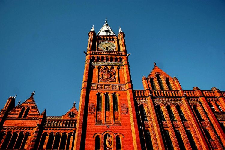 什么砖？搬砖？不不不！我说的是英国红砖大学