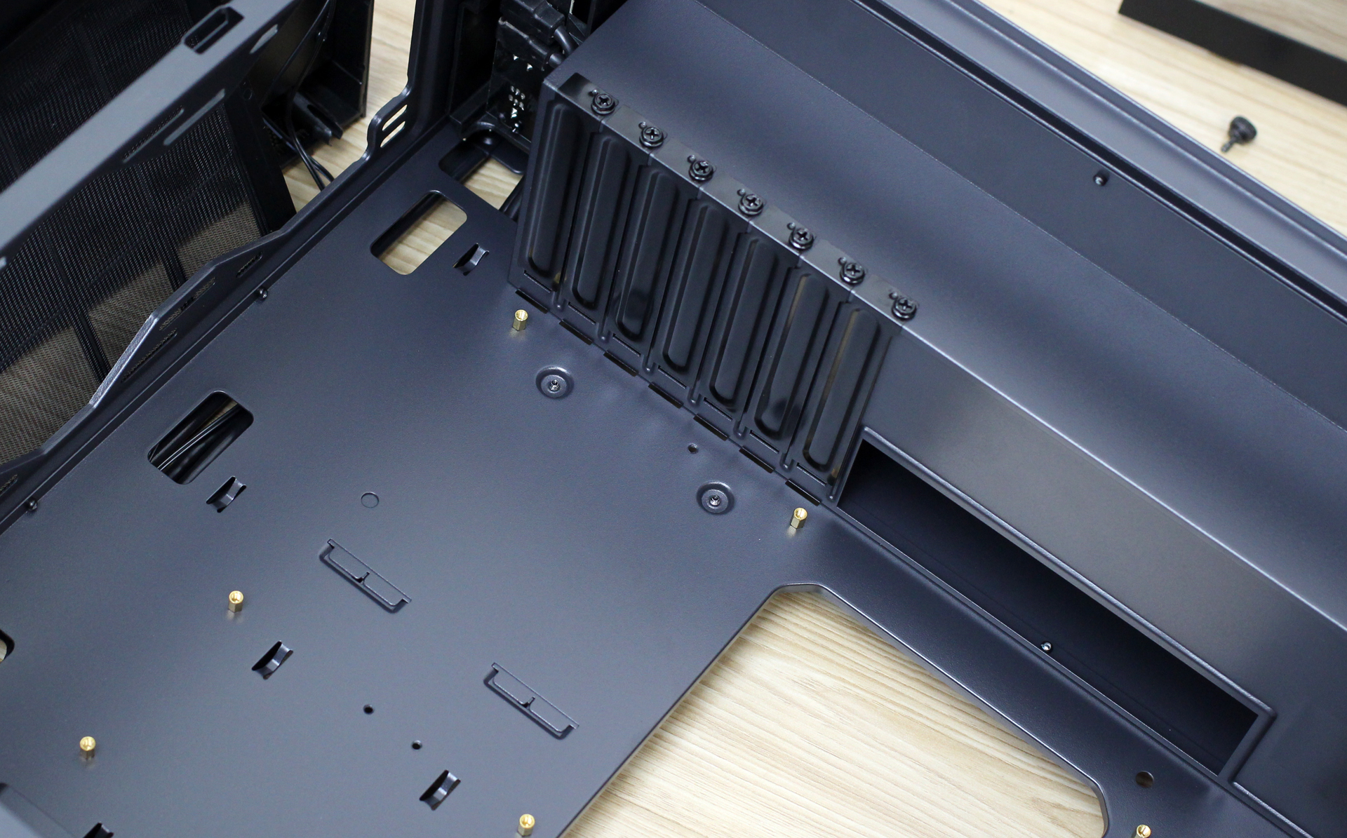 鑫谷atx3.0850w全模组,鑫谷机箱可以装三风扇显卡吗