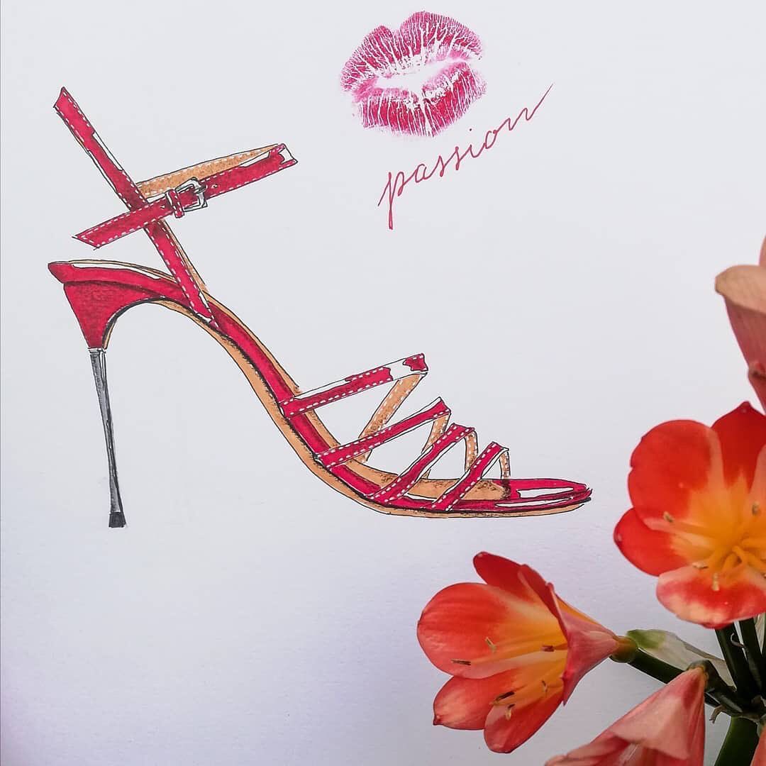 经典奢侈高跟鞋品牌有哪些,时尚界的宠儿高跟鞋的演变史