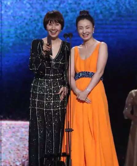 袁泉和陶虹颁奖视频,陶虹袁泉谁火了