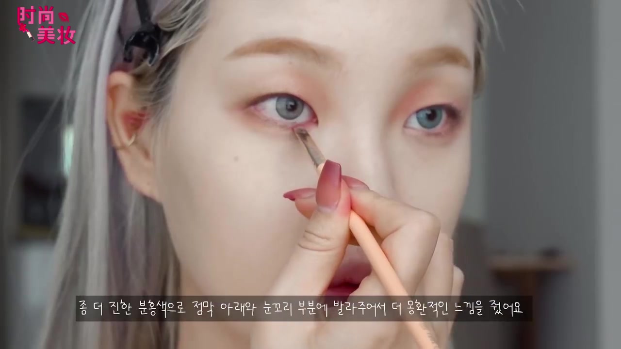 欧美妆教程蓝眼影,蜜桃色眼妆教程冬季暖心少女眼妆