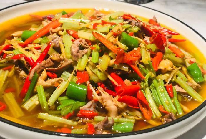 因为“吃内脏”的过场多,四川人直接分成了3个派别