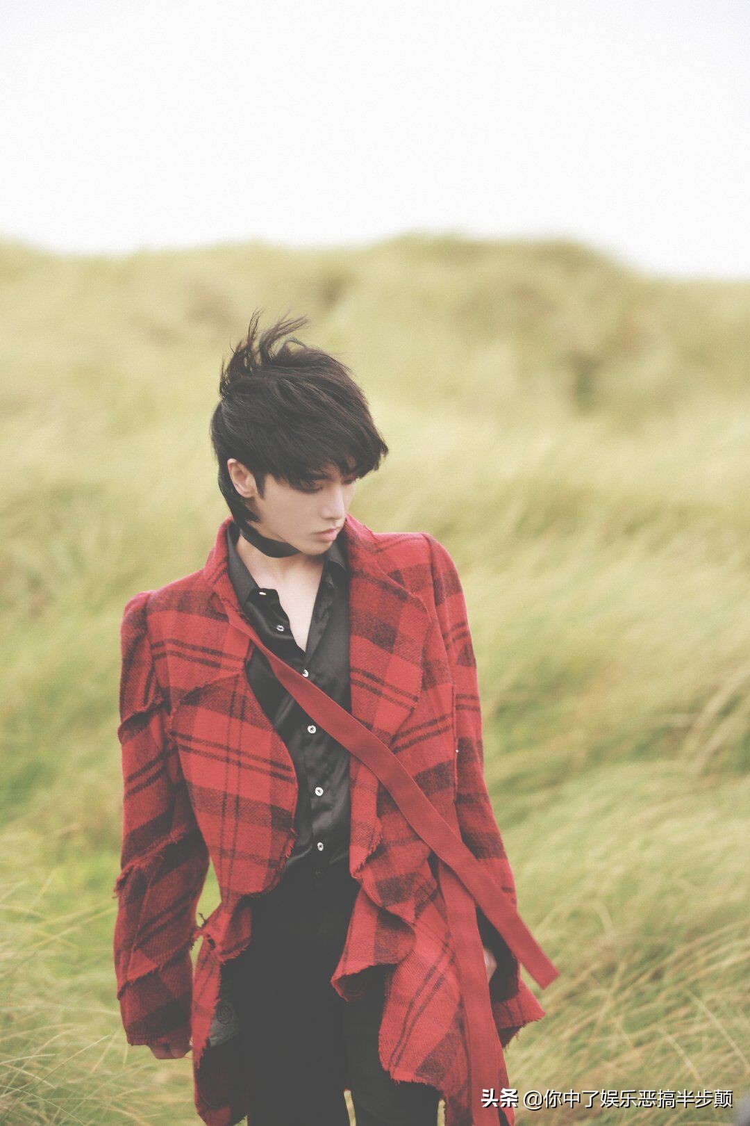 网友晒视频照片爆料华晨宇劈腿整容，华晨宇回应：将取证追责