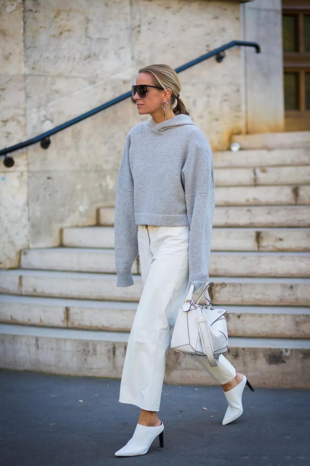 纯色卫衣简单大方,既好看又不失单调的卫衣